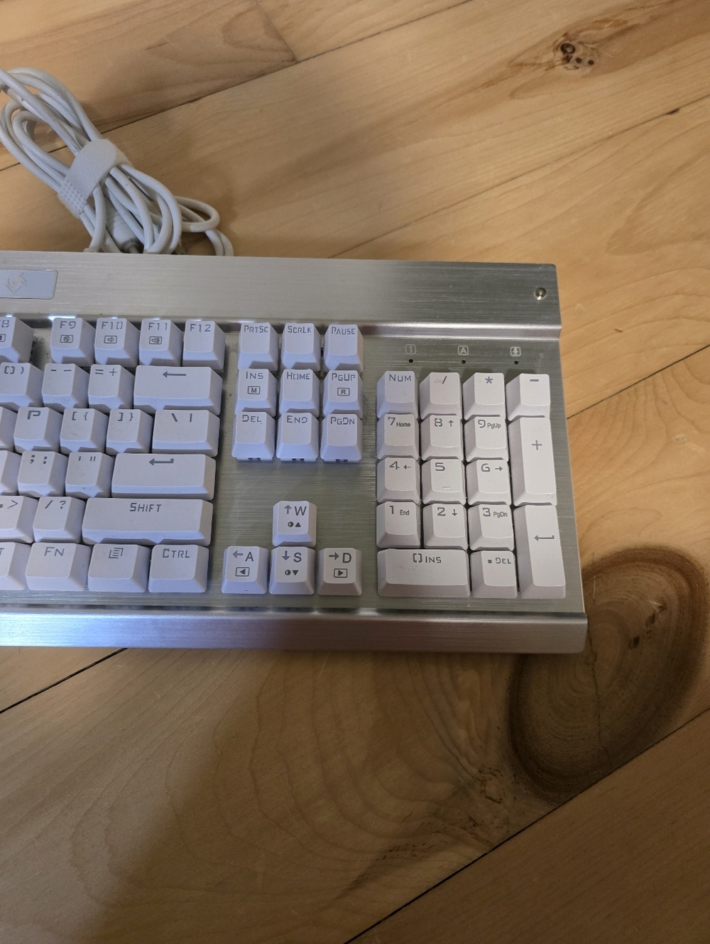 White Backlit Keyboard with Blue LEDs - Picture 4 of 4